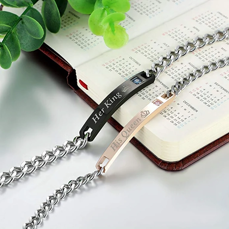 Cadou romantic pentru cupluri, set brățări Her King și His Queen