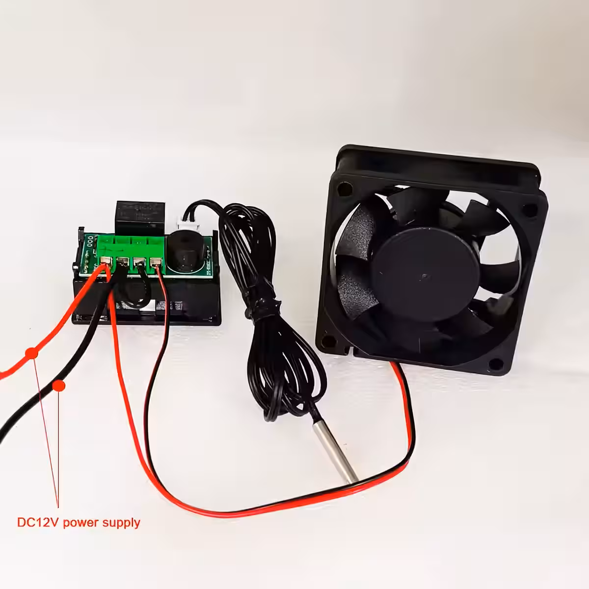 Exemplu conectare ventilator la termostat pentru controlul temperaturii