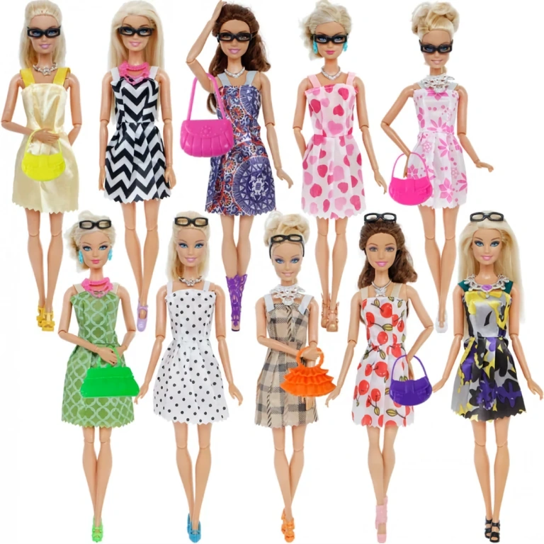 Pantofi și genți în culori variate pentru păpuși Barbie