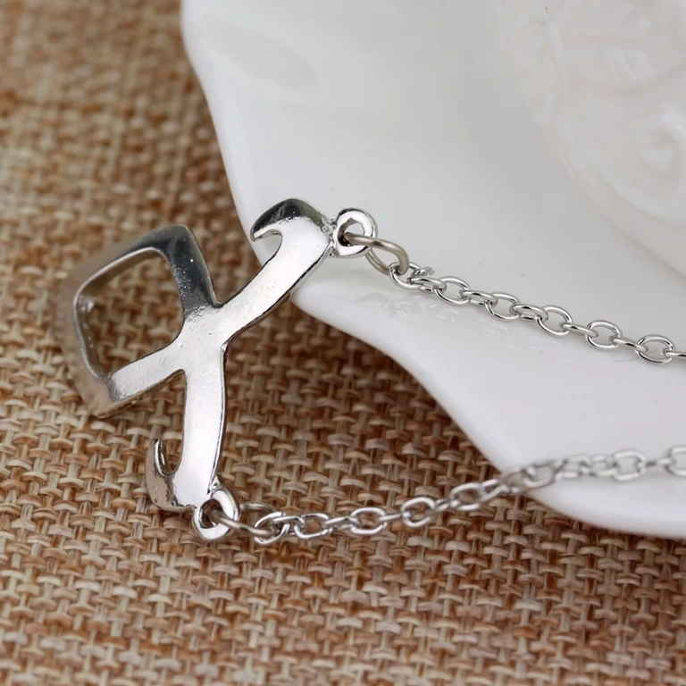 Pandantiv cu design fantasy, bazat pe simboluri din Mortal Instruments