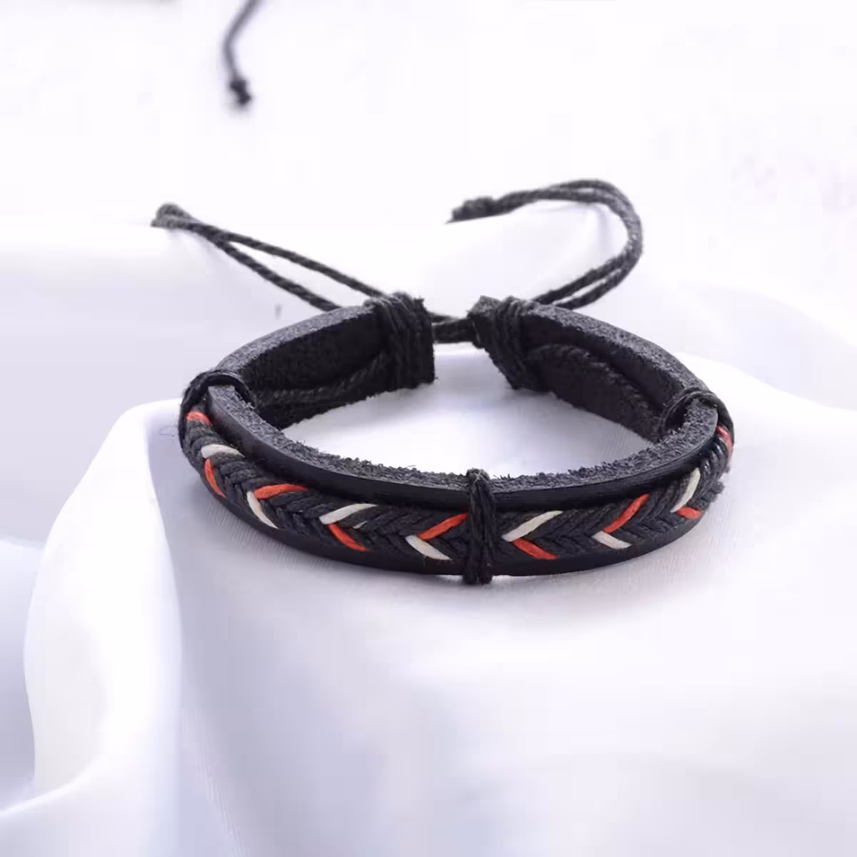 Stil viking / rustic – accesorii bărbătești din piele rezistentă