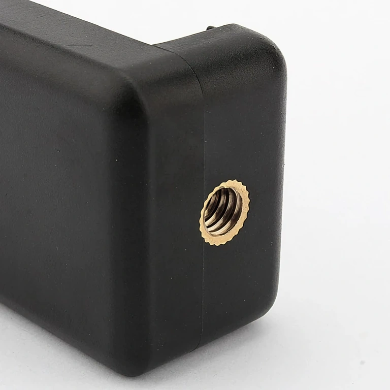 Adaptor compatibil cu toate smartphone-urile pentru montare pe trepied