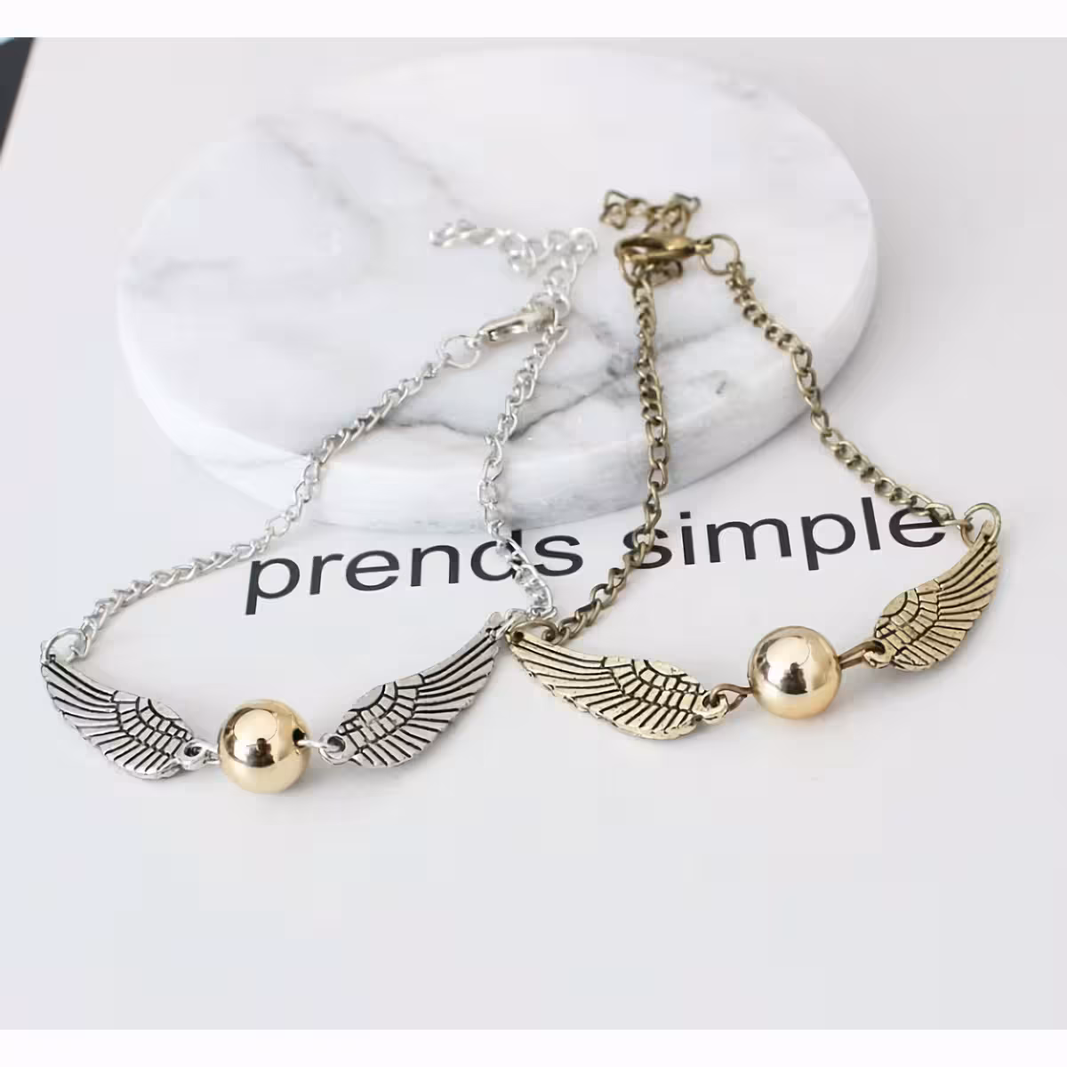 Brățară elegantă aurie cu Snitch, perfectă pentru fanii seriei