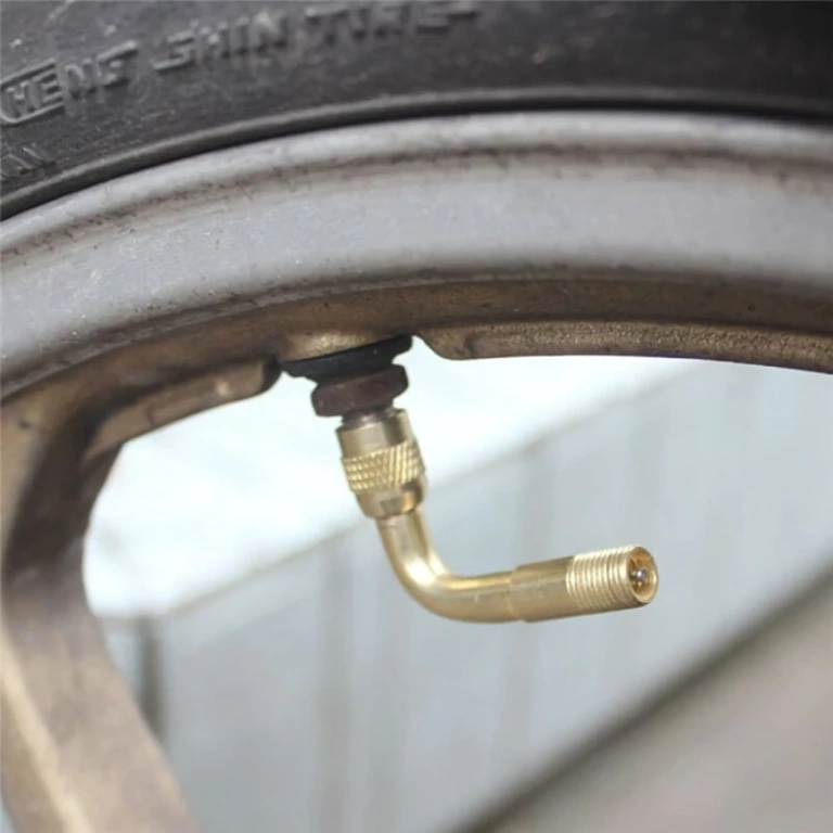 Extensie valvă 90° pentru verificare presiune Prelungitor unghiular pentru umflarea ușoară a roților