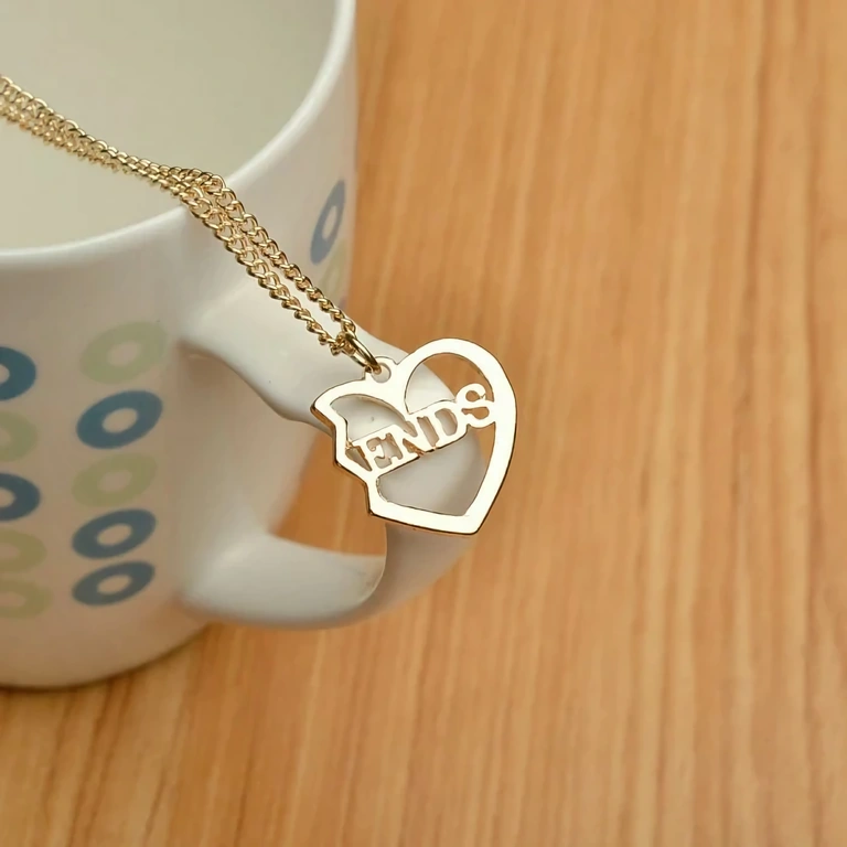 Trei lănțișoare aurii prieteni buni – pandantive inimă