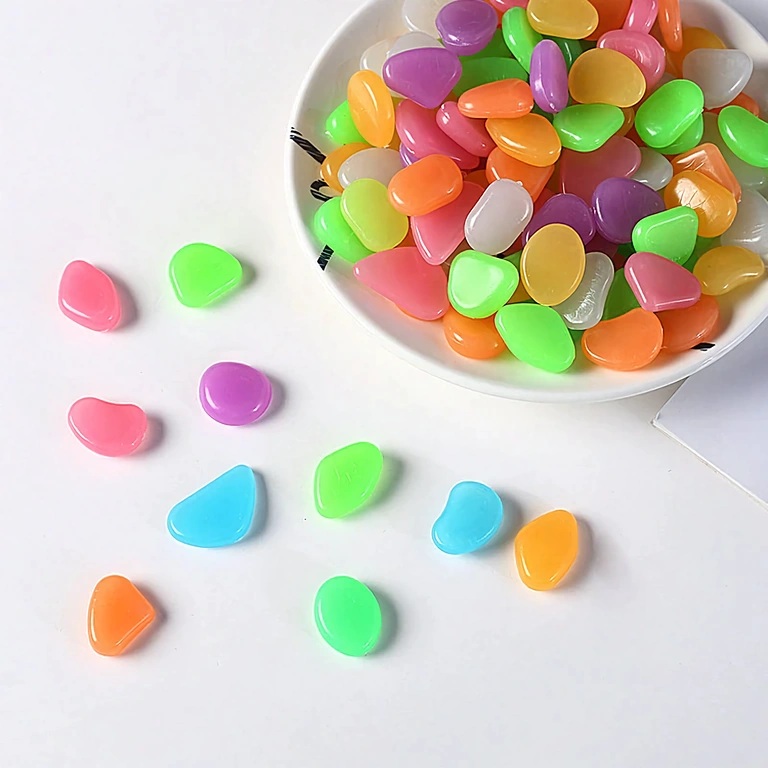 Pachet decorativ cu 100 de pietre fosforescente