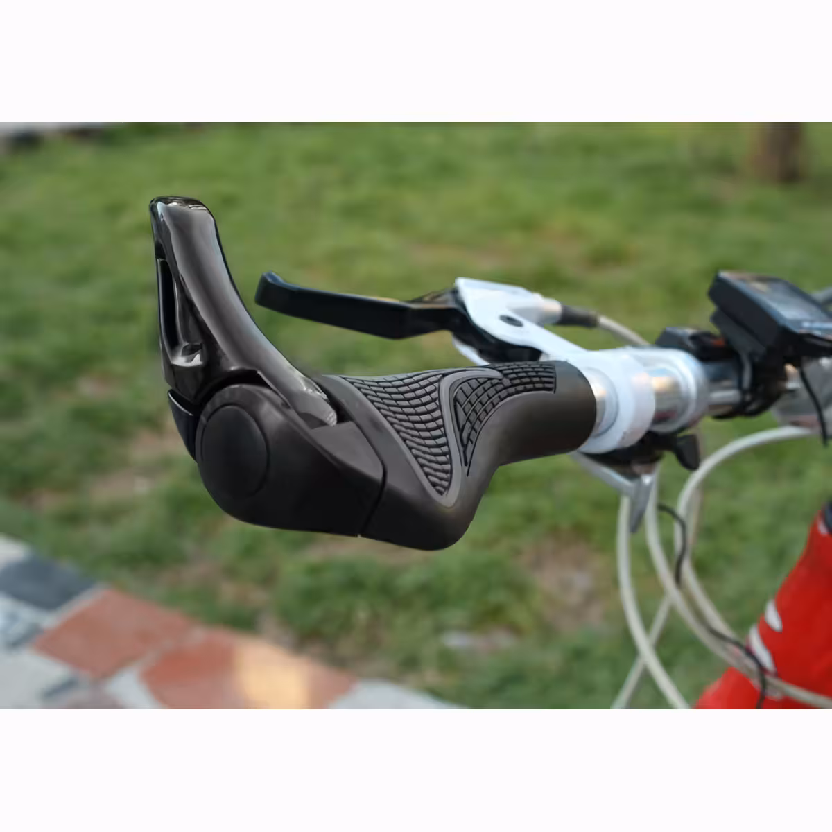 Set complet mansoane pentru bicicletă sau trotineta – cauciuc, aluminiu și accesorii de fixare