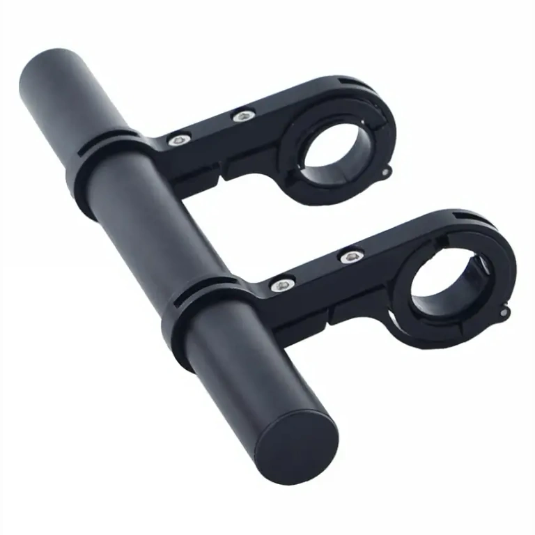 Adaptor metalic pentru montarea accesoriilor pe ghidon