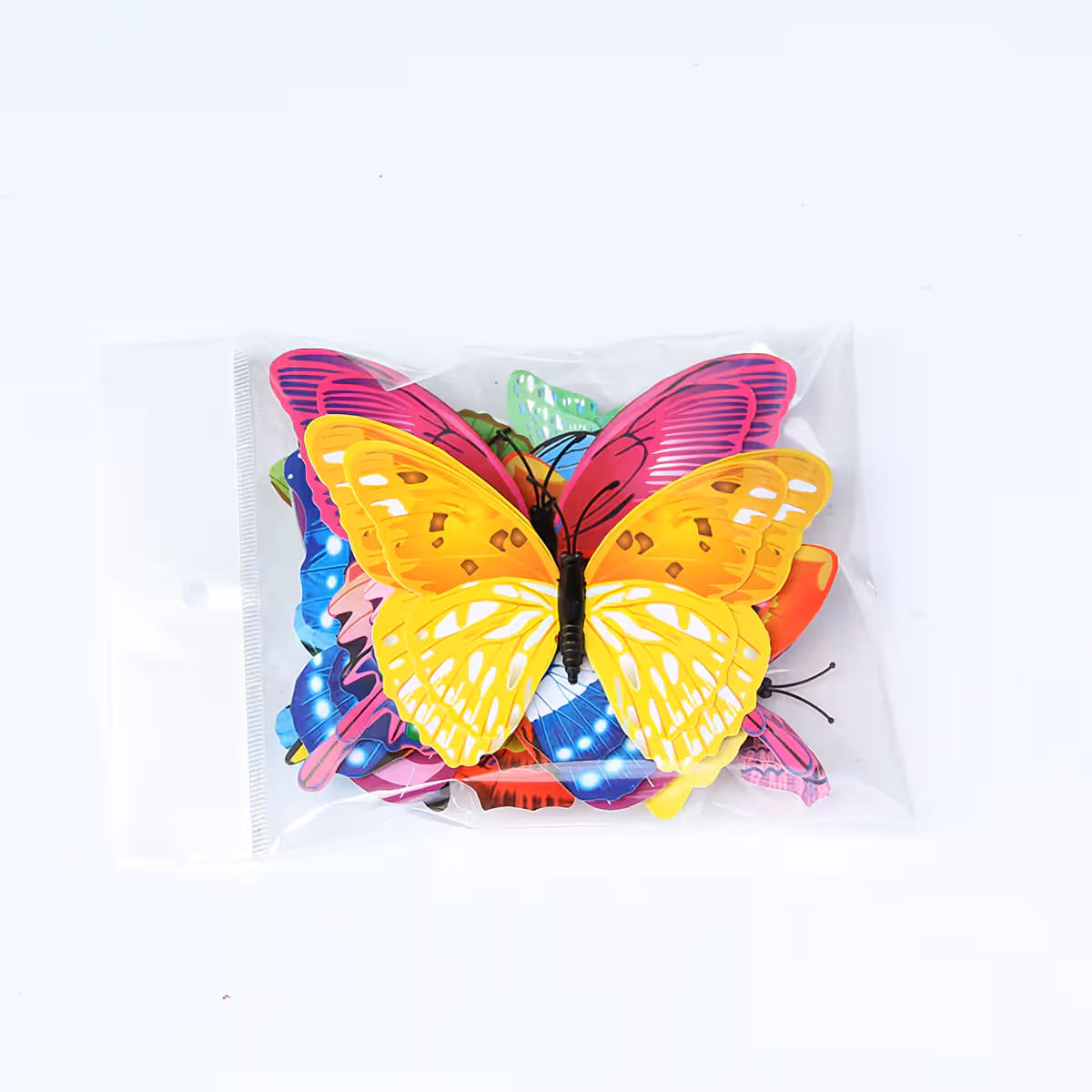 Fluturi decorativi cu efect 3D, magnet și benzi adezive incluse