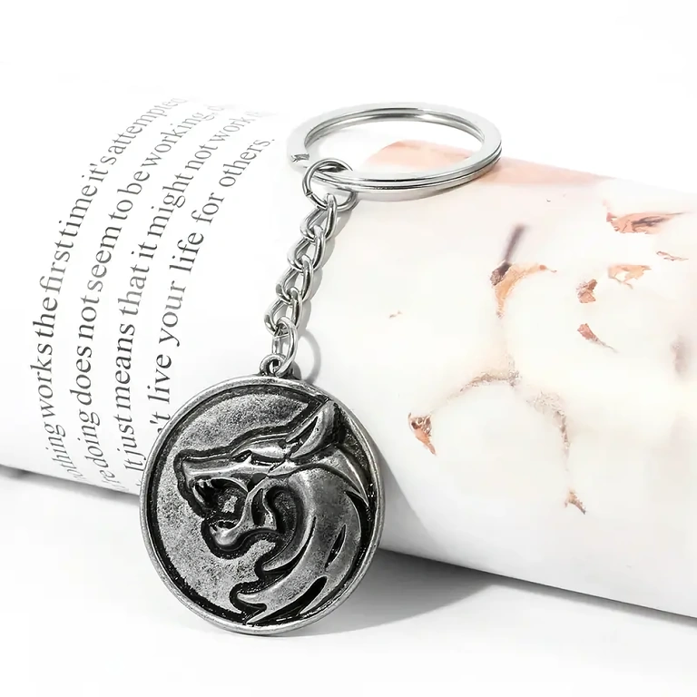 Lănțișor și breloc din metal, cu cap de lup The Witcher, aspect antichizat