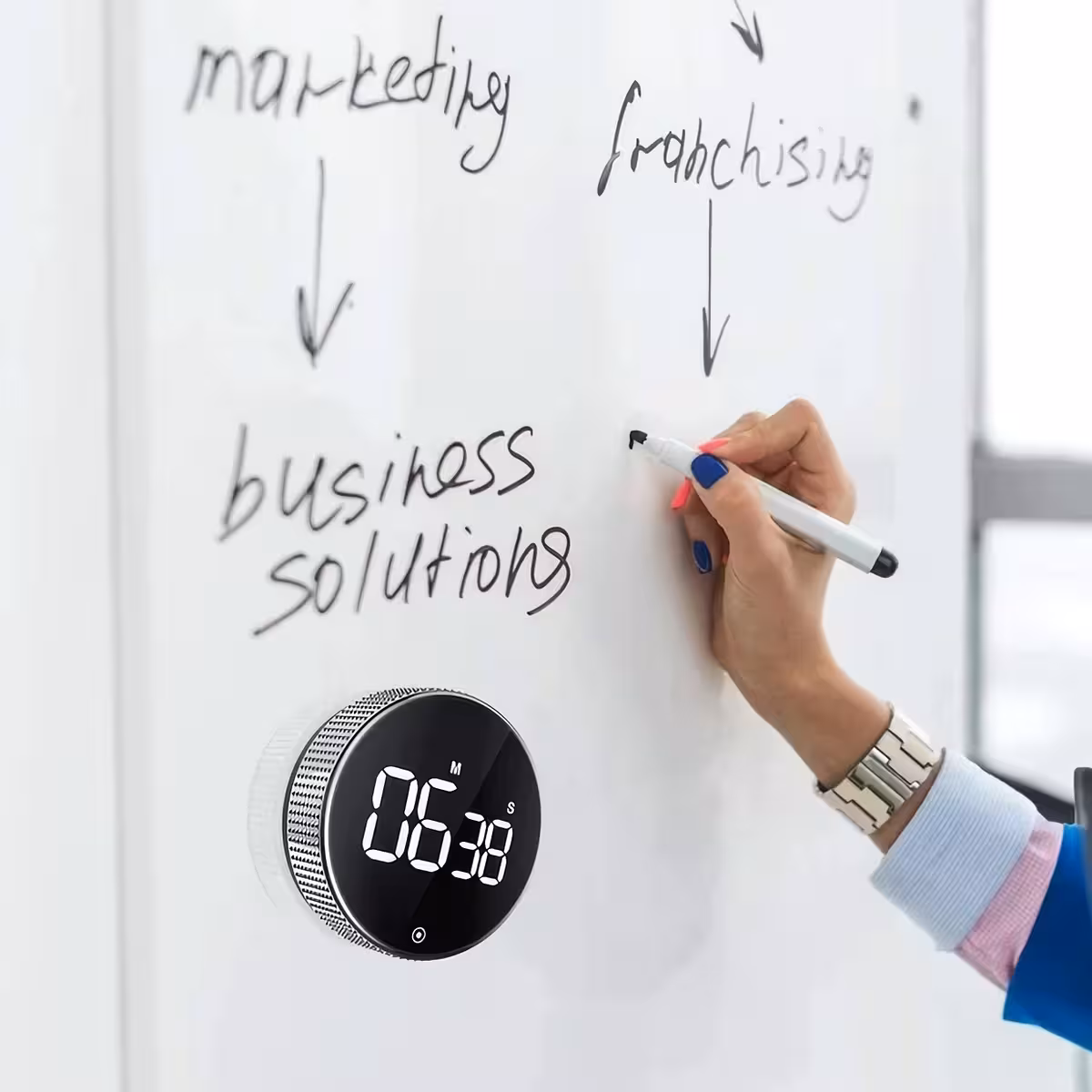 Cronometru digital potrivit pentru organizarea timpului acasă sau la birou