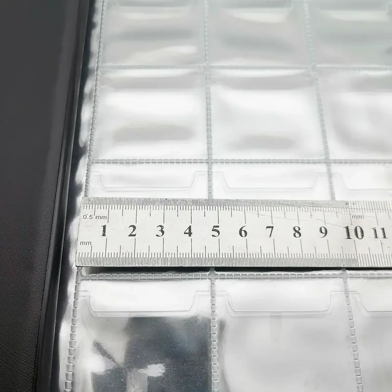 Album special pentru colecționari de monede numismatice