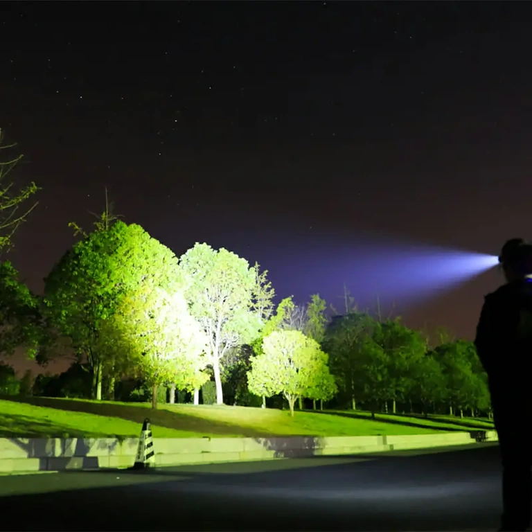 Lanternă LED puternică pentru activități în aer liber Lanternă de cap LED pentru camping, pescuit și drumeții