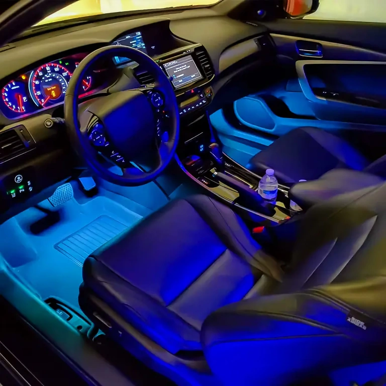 Bandă LED flexibilă pentru iluminare interior mașină