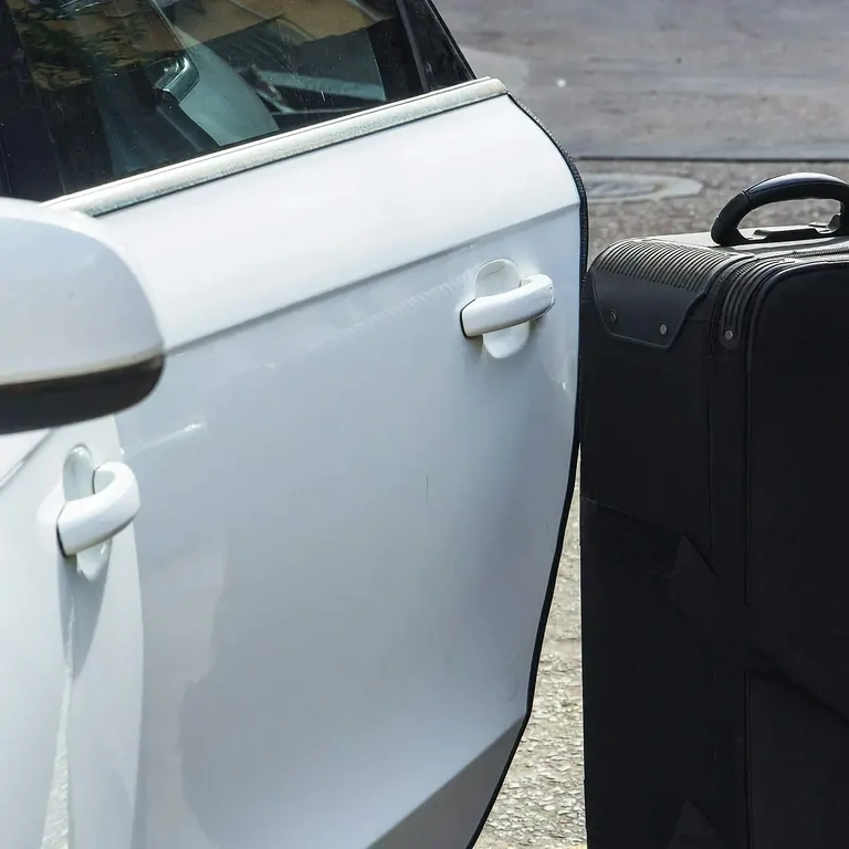 Bandă cheder din cauciuc pentru protecția laterală a ușilor auto