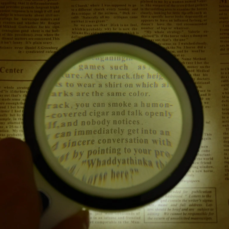 Lupa cu iluminare integrată Lupa cu lumină LED și mărire precisă pentru detalii fine