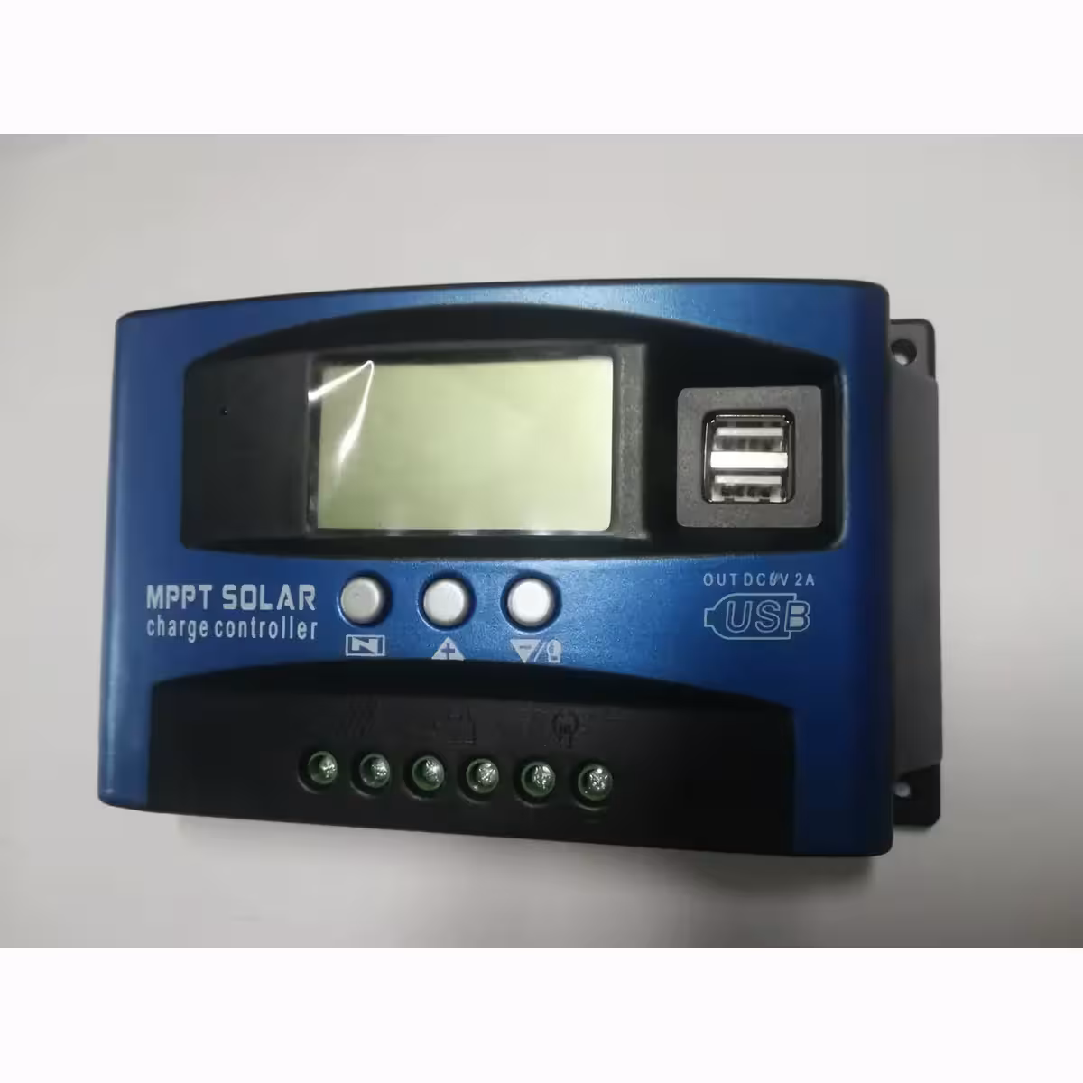 Regulator de încărcare cu ecran mare pentru monitorizare