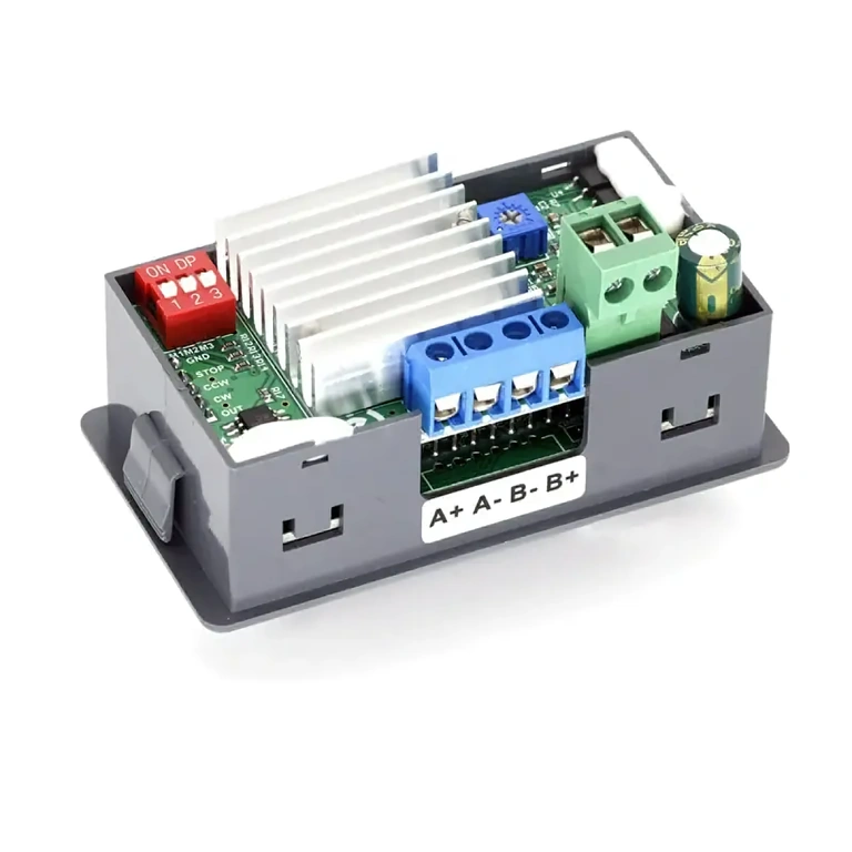 Vedere din spate a controlerului CNC Vedere din spate cu terminalele modulului de control stepper pentru CNC