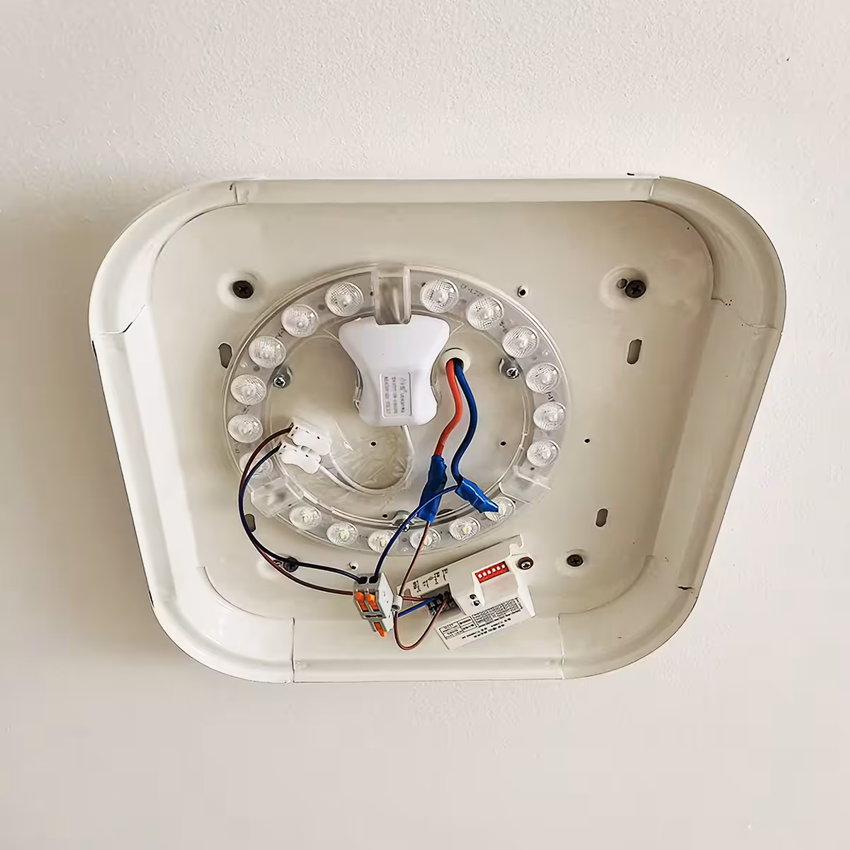 Instalare a senzorului în tavan înalt, până la 6 metri