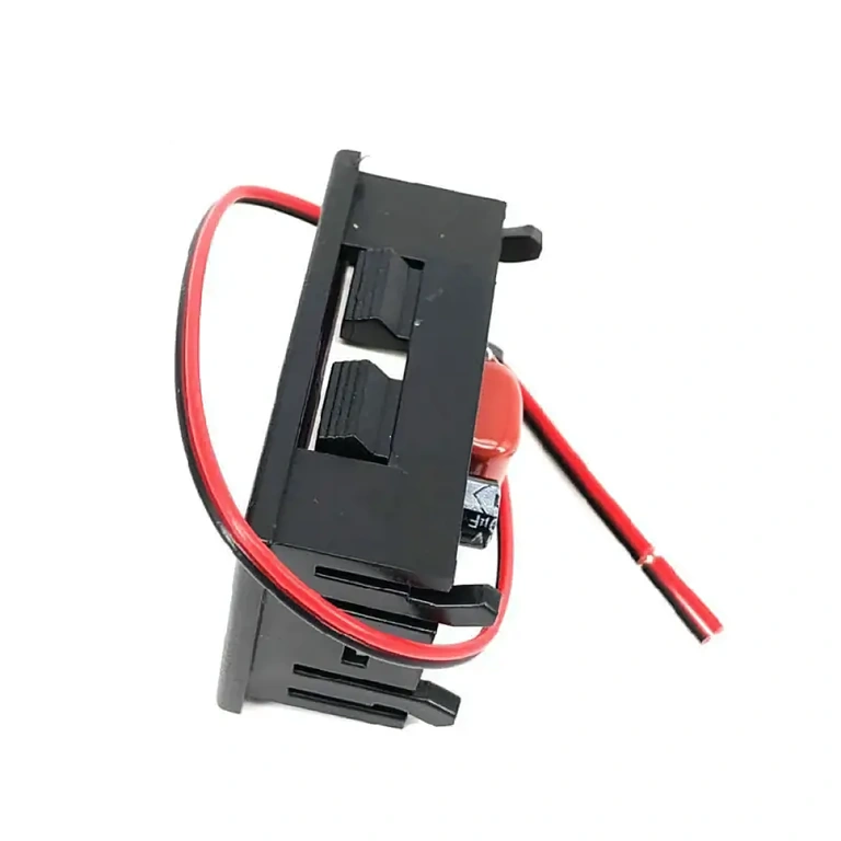 Dispozitiv de măsurare tensiune cu precizie ridicată ±1%.