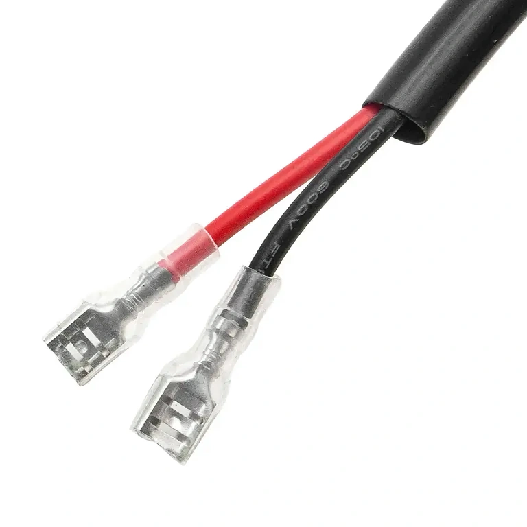 Cablaj compatibil cu proiectoare LED până la 300W, cu releu și siguranță