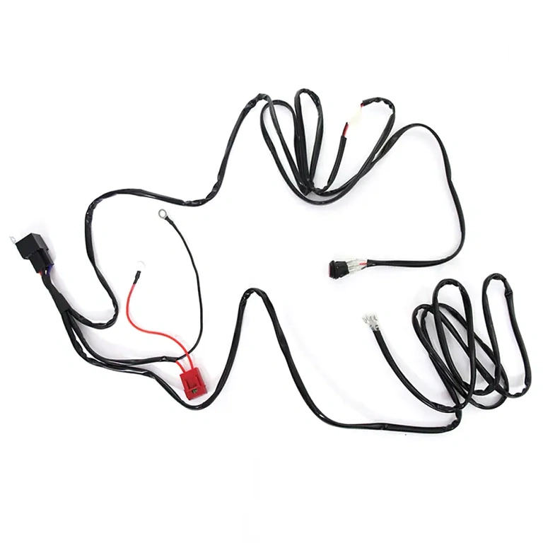 Sistem de cablaj pentru proiectoare LED montate pe tractor