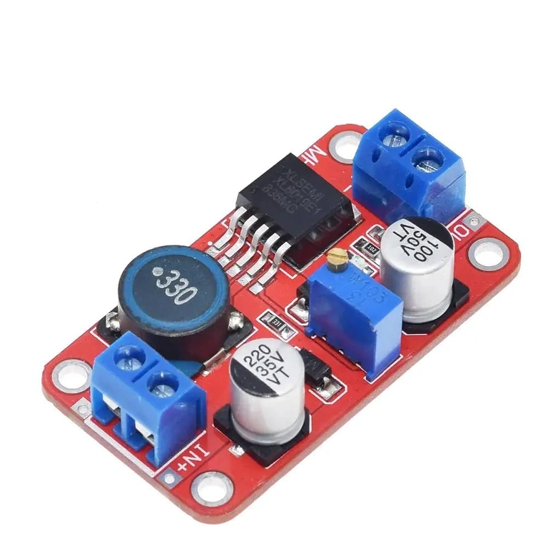 Modul XL6019 DC-DC Boost Converter - Vedere frontală Modul XL6019 DC-DC Boost Converter, vizualizare frontală clară pentru o evaluare detaliată a designului