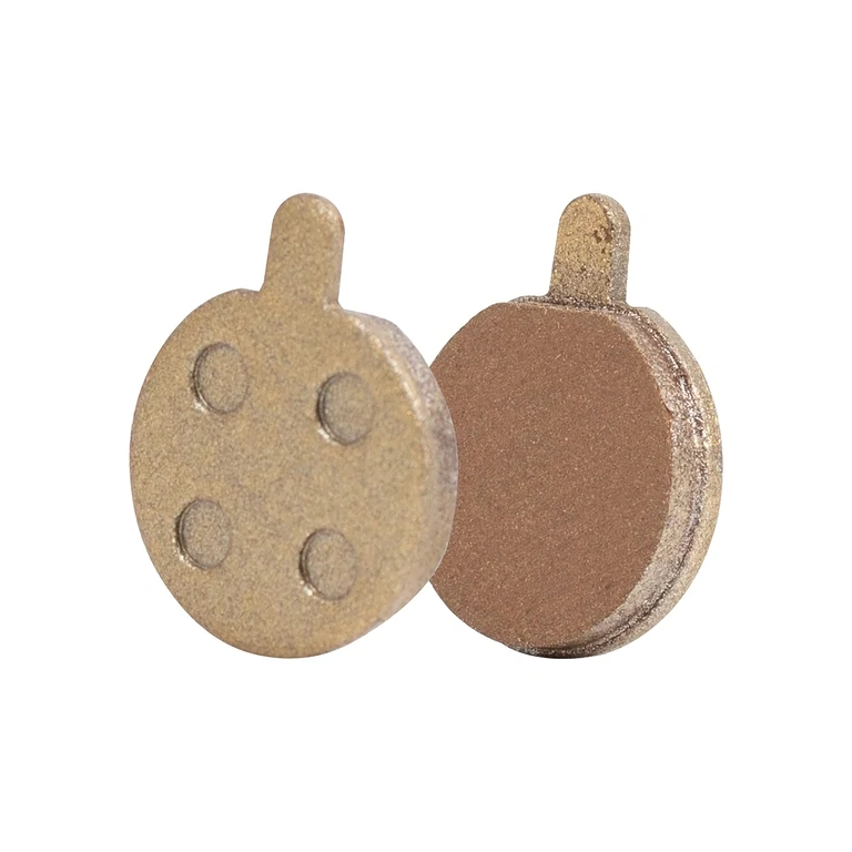 Plăcuțe frână montate pe o trotinetă electrică