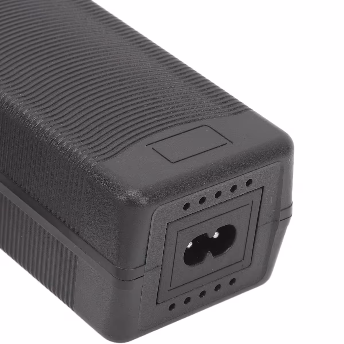 Încărcător 36V–42V 3A cu ventilator silențios pentru răcire rapidă și siguranță termică