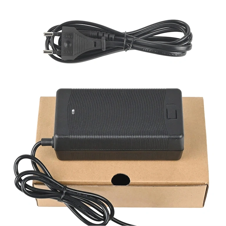 Încărcător 48V–54.6V 2A cu conector IEC C13, potrivit scutere electrice Citycoco și Harley