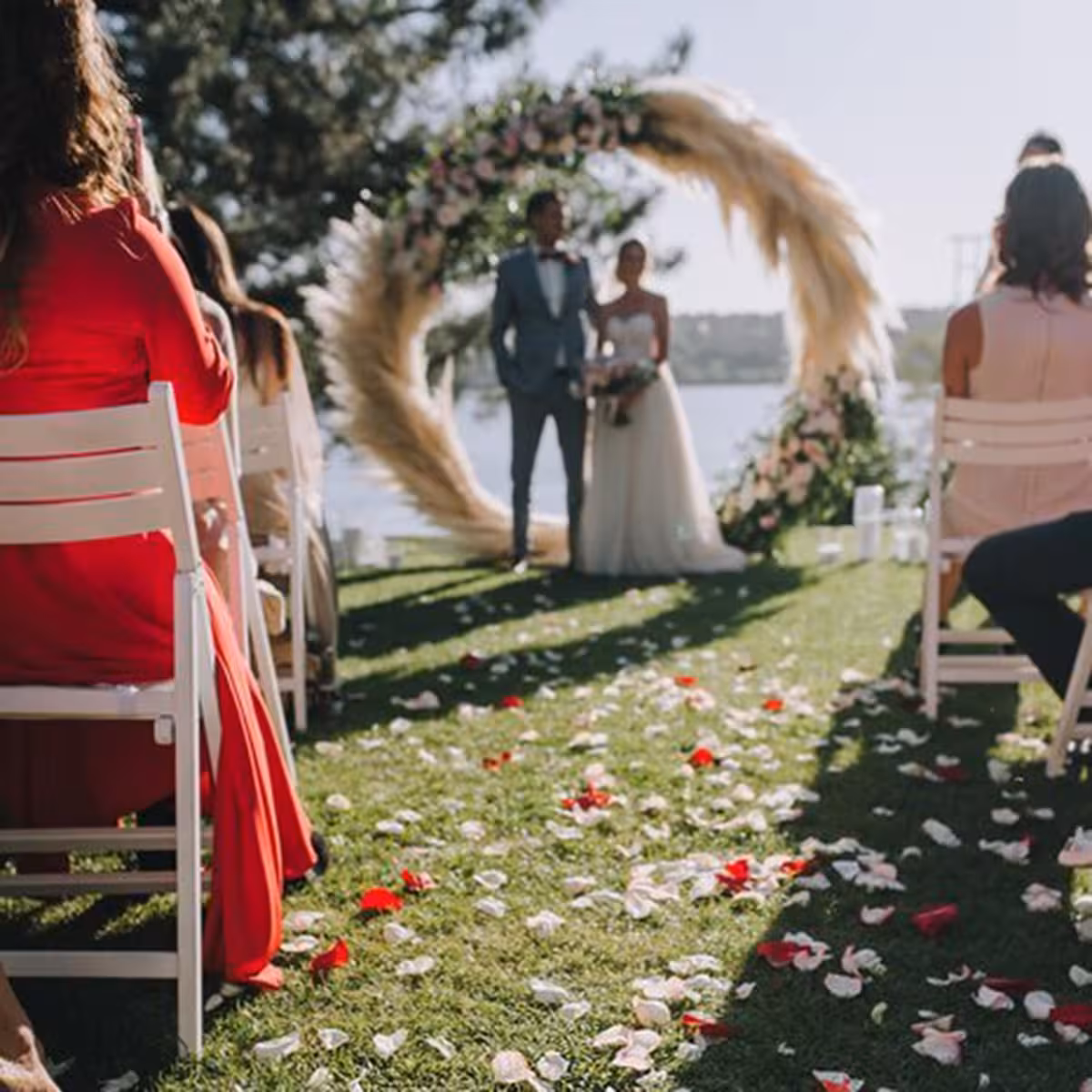 Petale artificiale albe pentru decor romantic de Ziua Îndrăgostiților