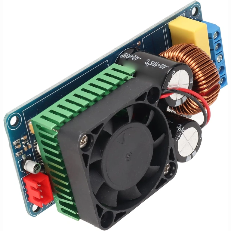 Detaliu radiator pentru răcirea amplificatorului mono 500W