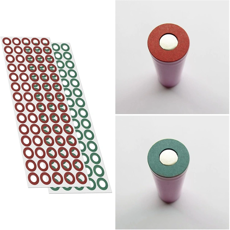 Prim-plan cu hârtia izolatoare pentru baterii 18650